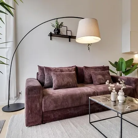 Hojloftet Stilfuld Taet Pa Centrum Med Altan Daire Odense