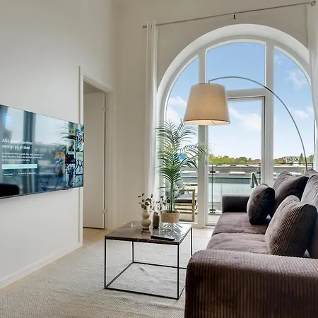 Hojloftet Stilfuld Taet Pa Centrum Med Altan