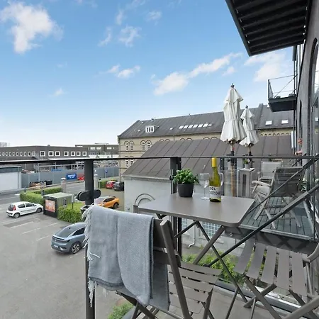Hojloftet Stilfuld Taet Pa Centrum Med Altan * Odense